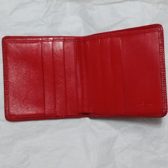 A Louis Vuitton wallet - Picture 6 of 8
